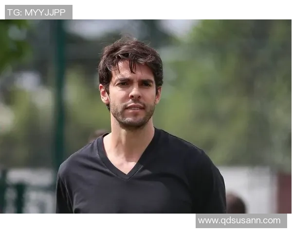 卡卡足球明星近照曝光展现风采与魅力的全新形象